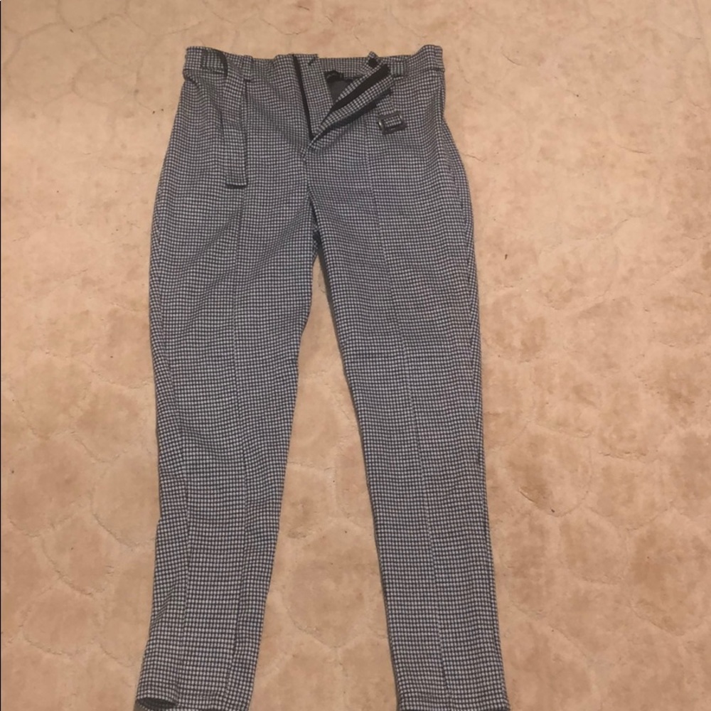 Ankle cut pants.